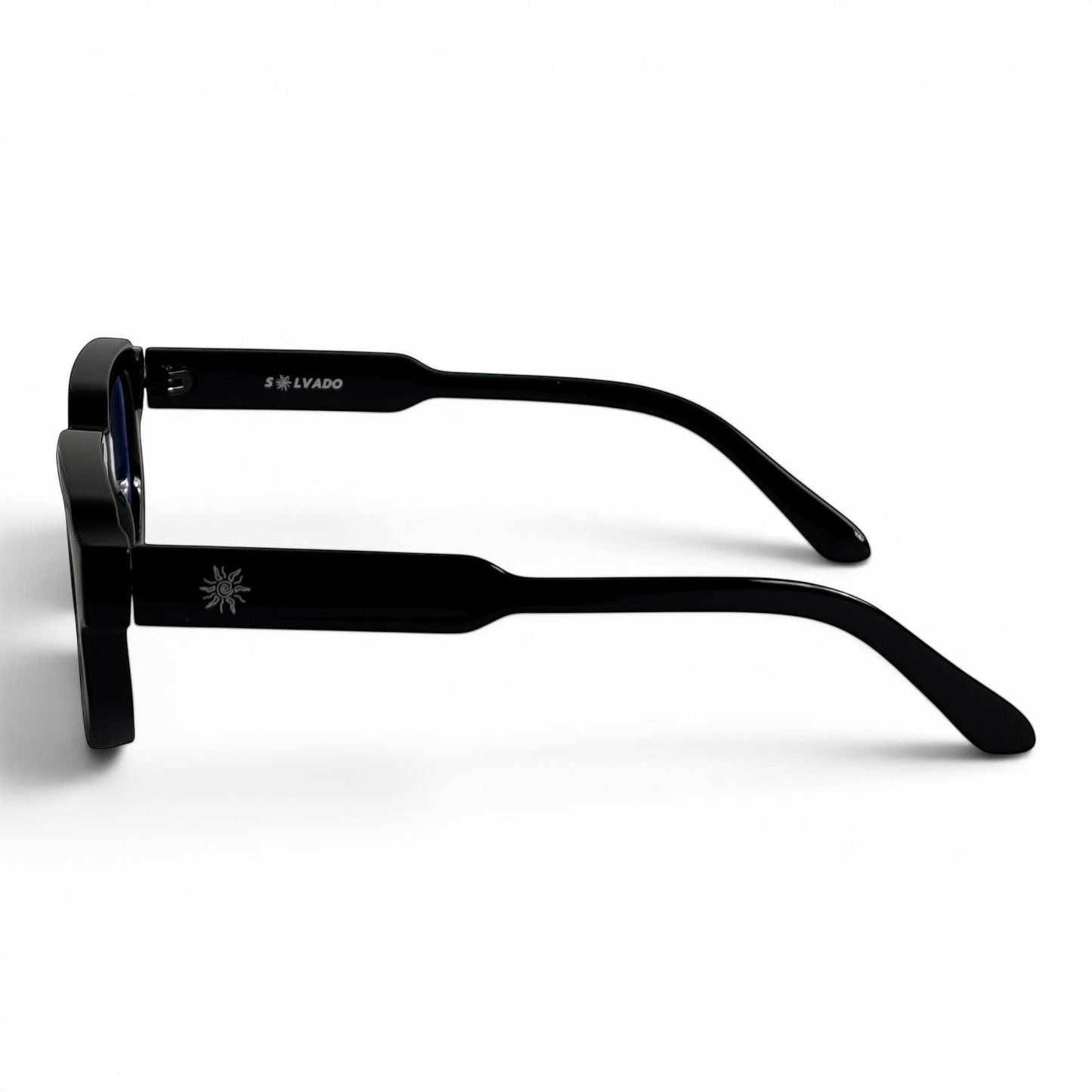solvado Midnight Clear Brille mit schwarzem Acetat-Rahmen, quadratischer Form und goldenem Sonnen-Emblem am Bügel