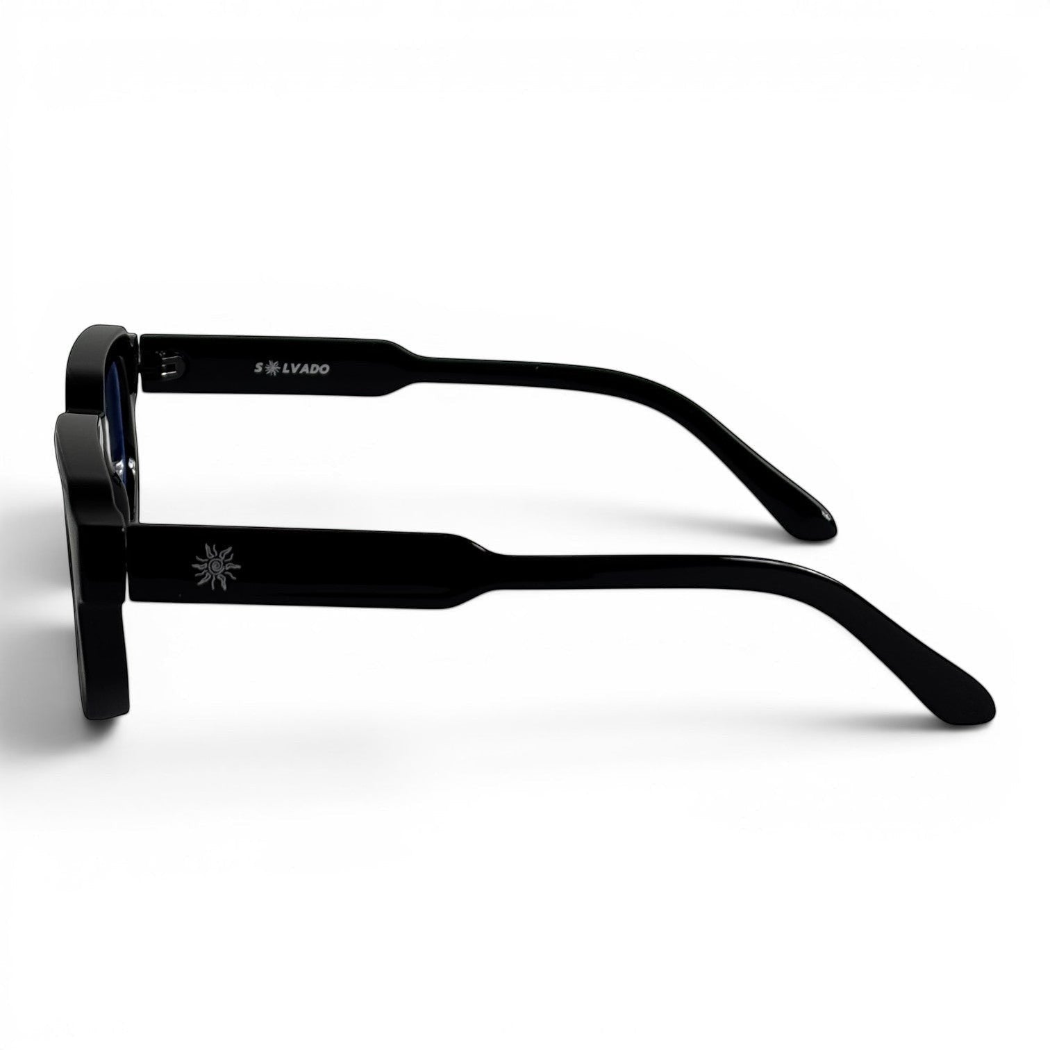 solvado Midnight Clear Brille mit schwarzem Acetat-Rahmen, quadratischer Form und goldenem Sonnen-Emblem am Bügel