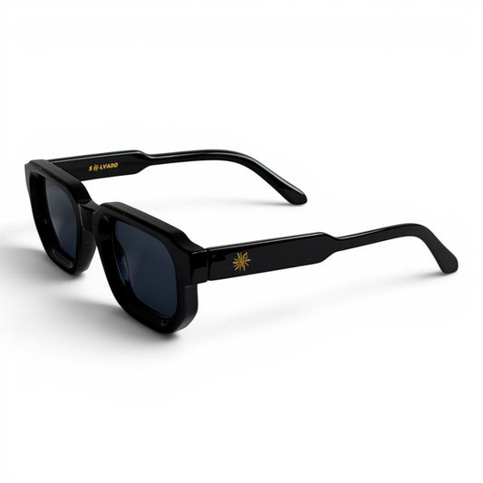 solvado Shadow Core Sonnenbrille in Schwarz mit quadratischem Rahmen, UV400-Schutz und goldenem Sonnen-Detail am Bügel