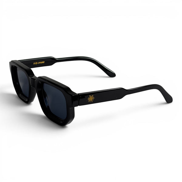 solvado Shadow Core Sonnenbrille in Schwarz mit quadratischem Rahmen, UV400-Schutz und goldenem Sonnen-Detail am Bügel