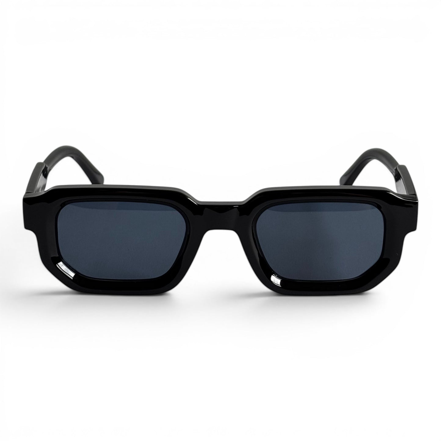 solvado Shadow Core Sonnenbrille mit schwarzem eckigem Rahmen und dunklen Gläsern im Streetwear-Design