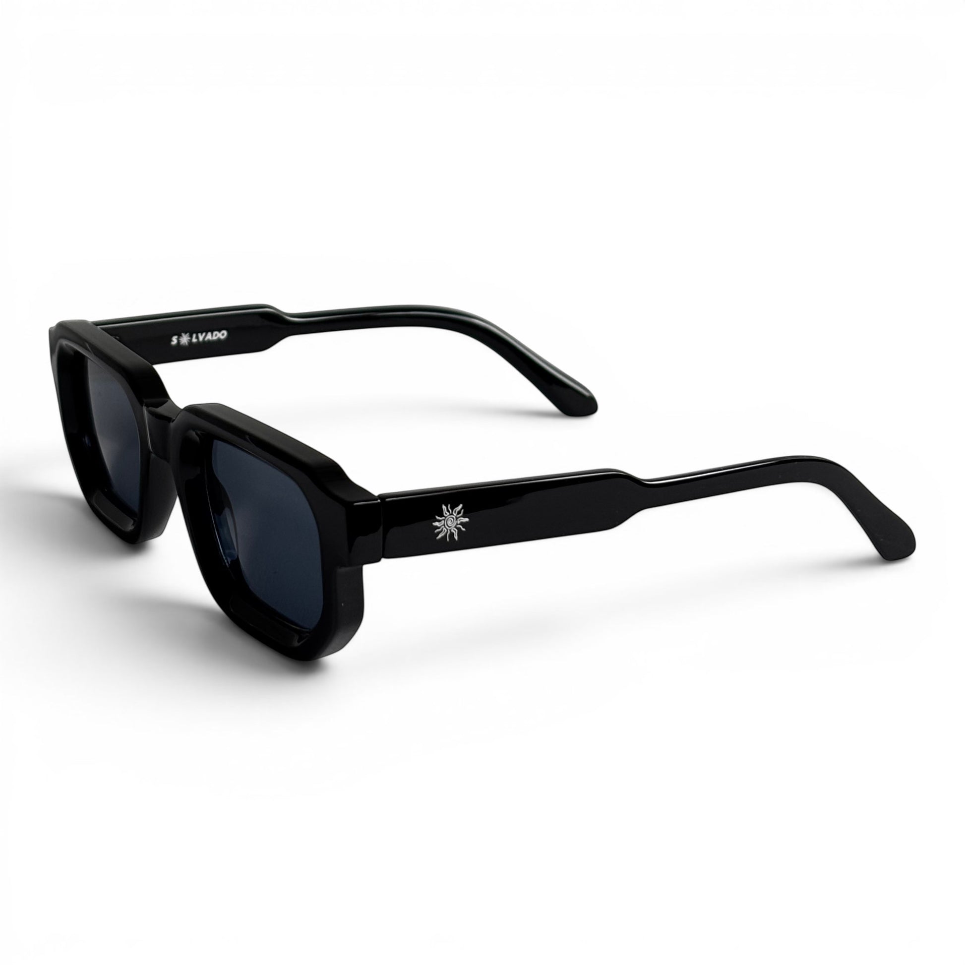 solvado Shadow Core Sonnenbrille in Schwarz mit UV400-Schutz und markantem, robustem Design